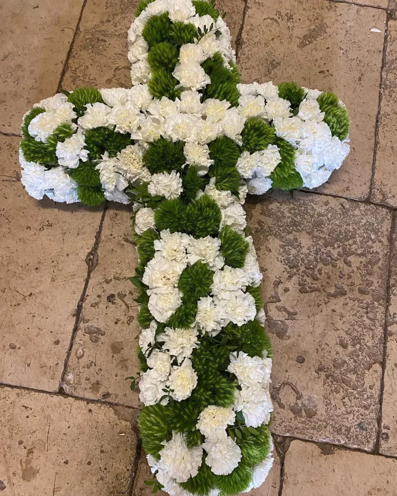 Composition croix deuil fleur